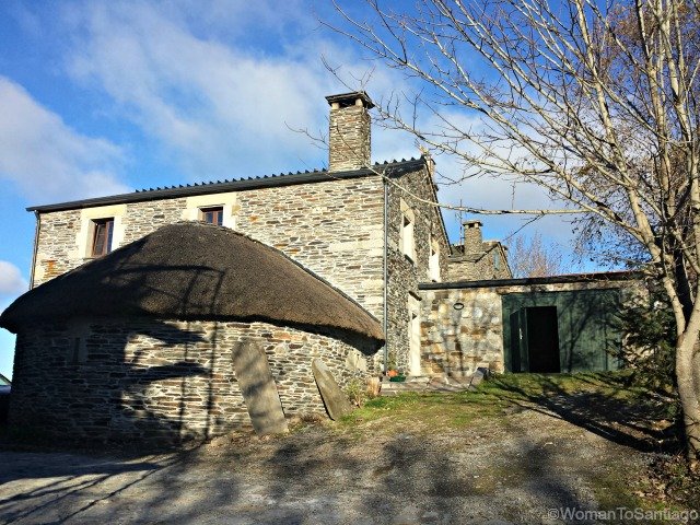 casa-el-cebreiro-womantosantiago-camino-de-santiago-frances