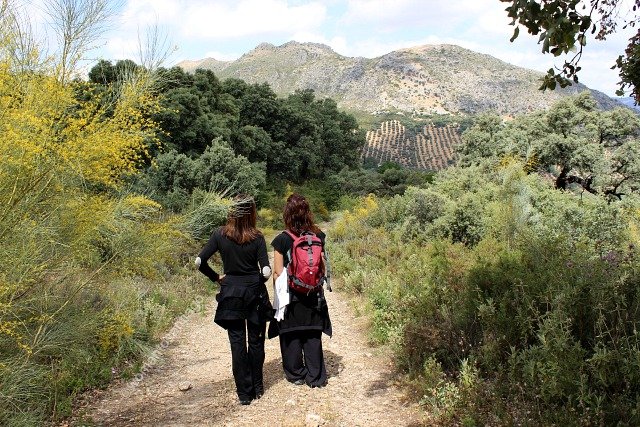 dos-woman-to-santiago-camino-de-santiago-mozarabe