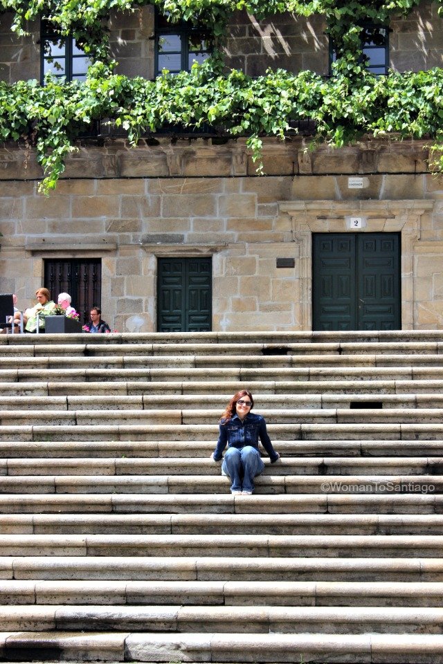 santiago-de-compostela-camino-de-santiago-plaza-quintana-escalinata