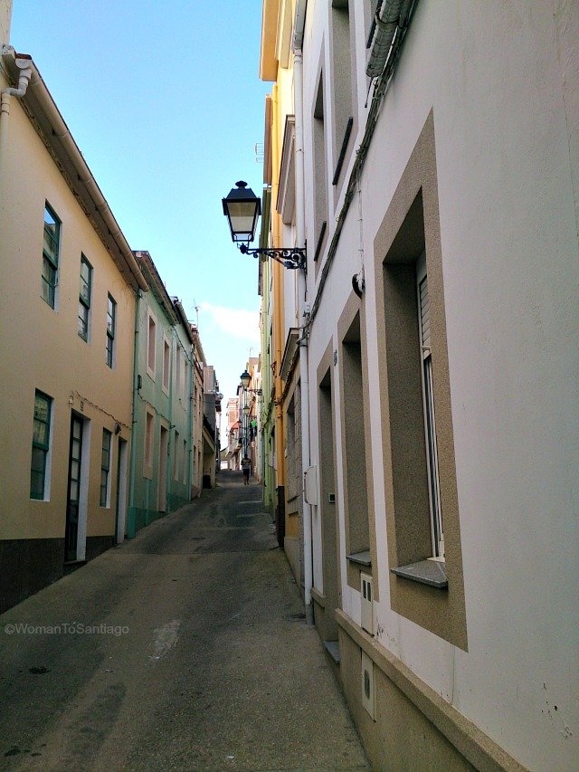 camino-del-mar-carino-a-coruna-callejuela