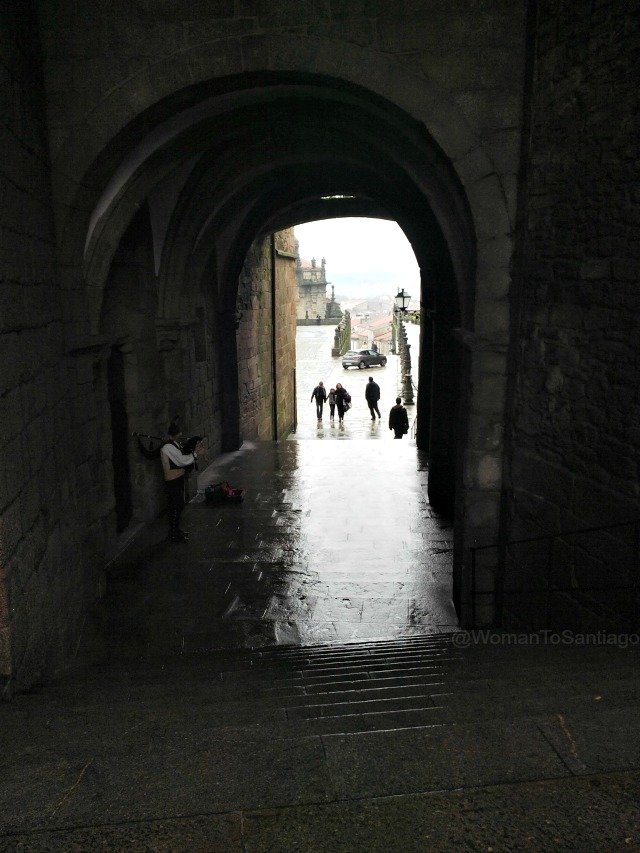 santiago-de-compostela foto arco de palacio en obradoiro